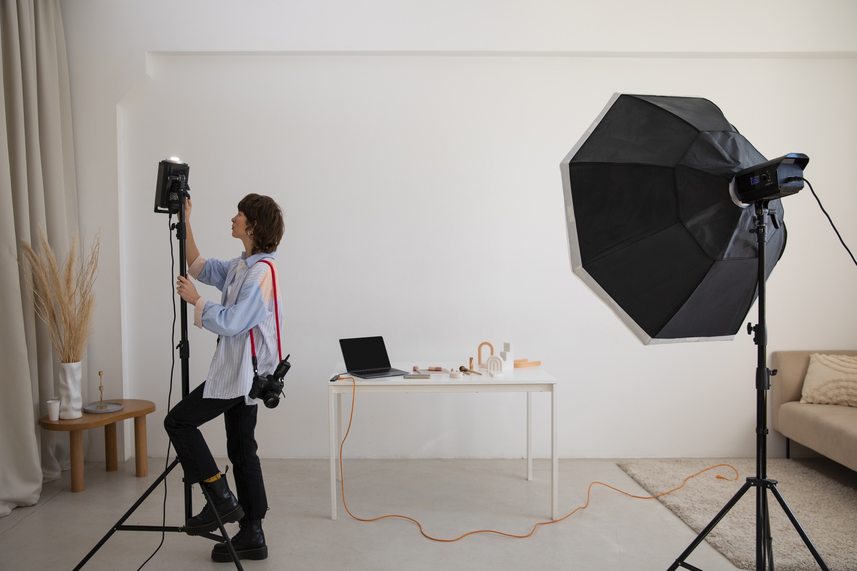 fotografa alistando estudio fotografico en puebla para ser rentado por clientes