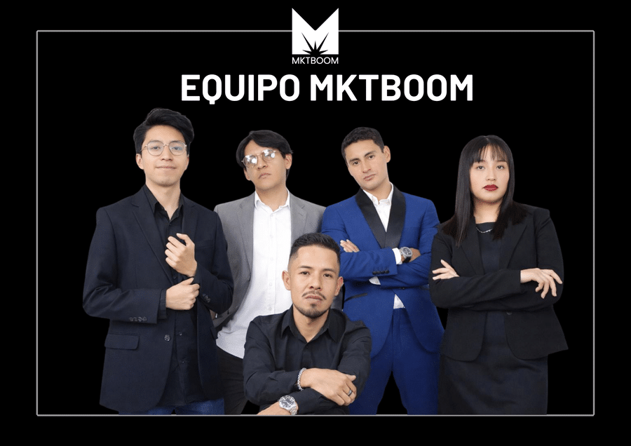 Grupo de 5 profesionales de agencia creativa especializados en servicios de marketing digital y comunicación de marca.